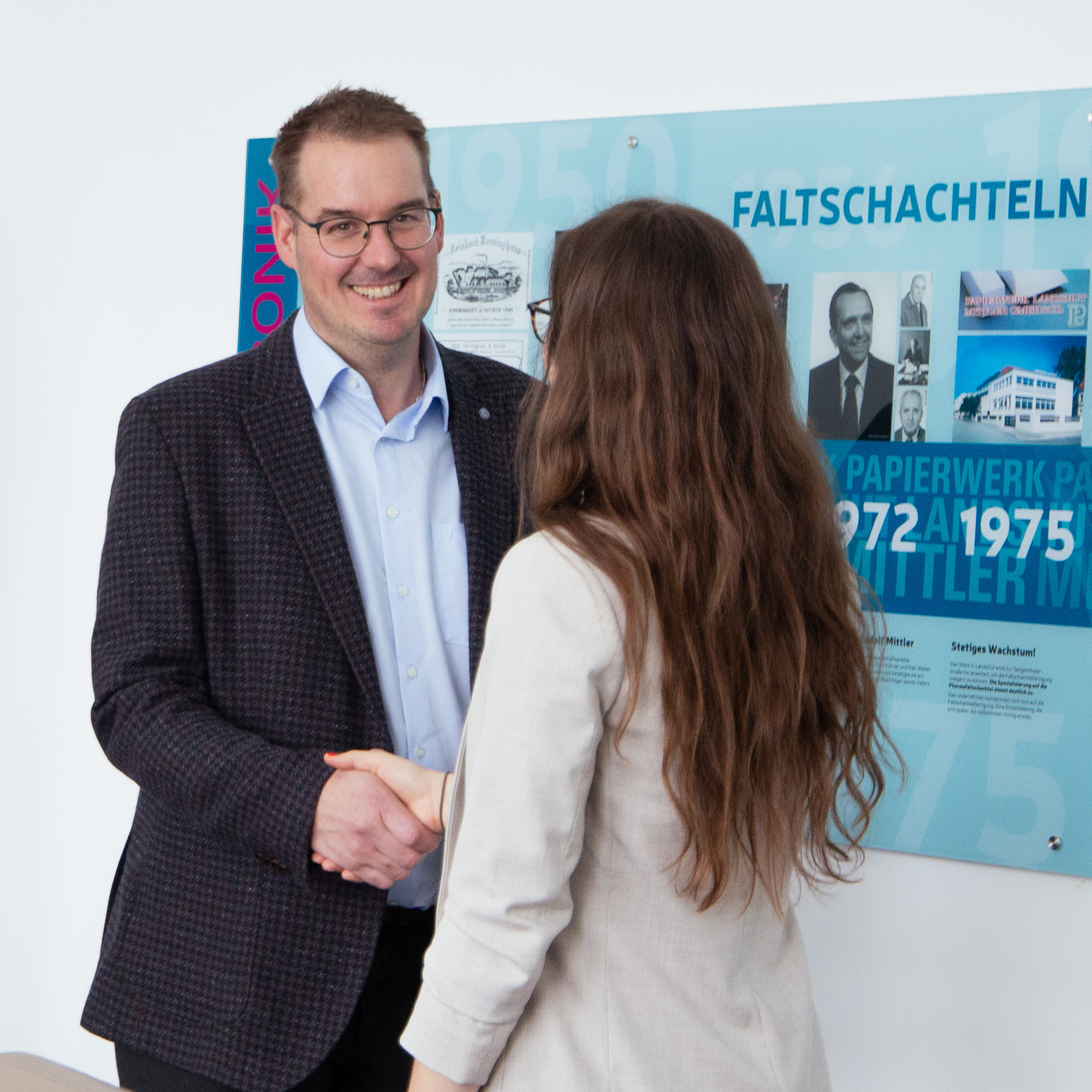 080_Beratung_Kunden_persoenlich_611x611